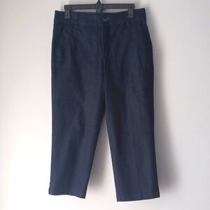 CHRISTOPHER BANKS denim capris w/ pockets & zipper/button closure.  Size 4